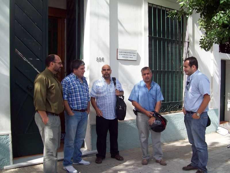 Juez dice que no quiso presionar a periodistas para que revelen sus fuentes