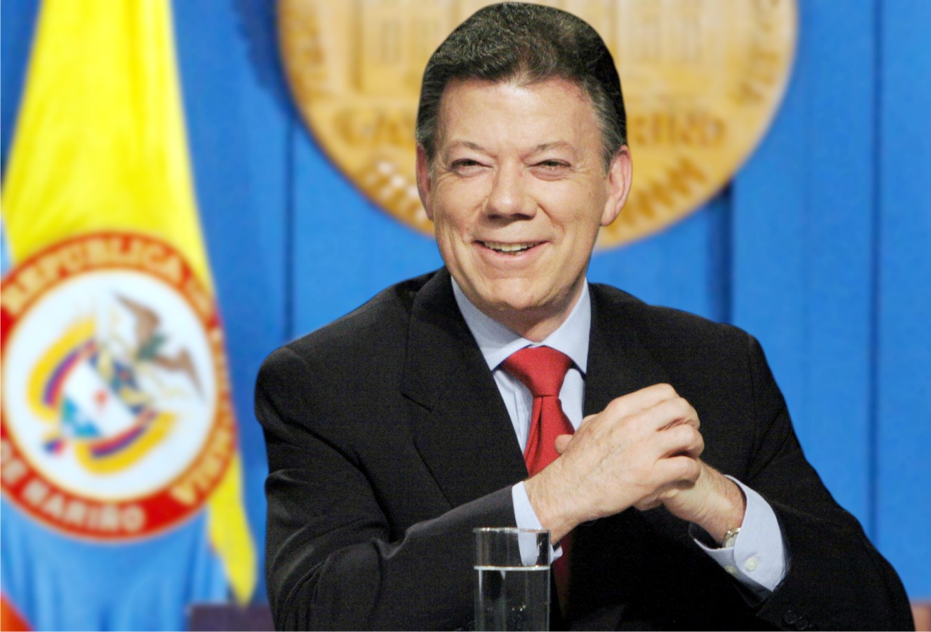 Presidente colombiano firma ley de transparencia